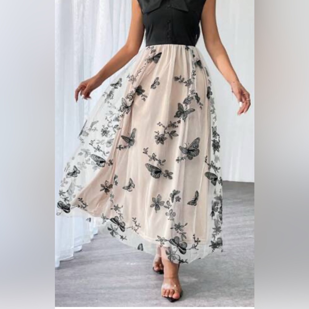 Butterfly embroidered maxi dress. A-silhouette, V-neck. Black & cream. Size M